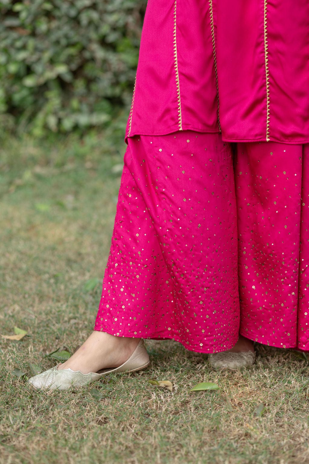 Hotpink crepe suit with dabka embroidery