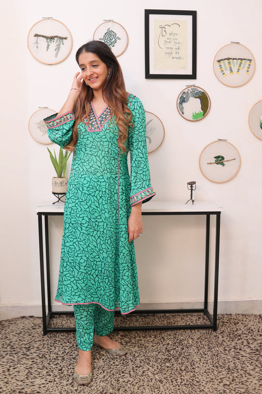 Green printed back embroidery outfit