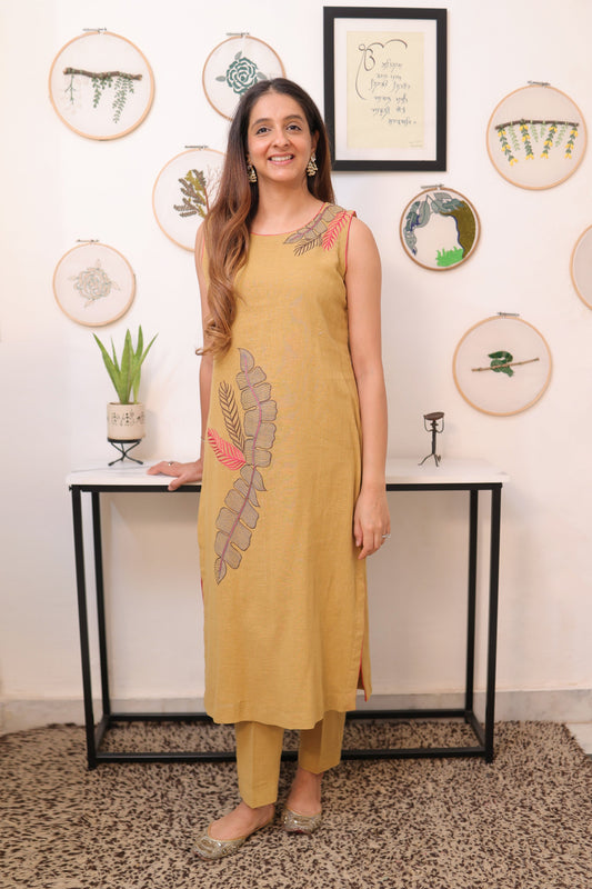 Mustard sleeveless leaf embroidered suit