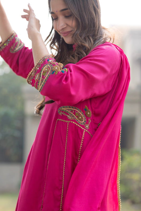 Hotpink crepe suit with dabka embroidery
